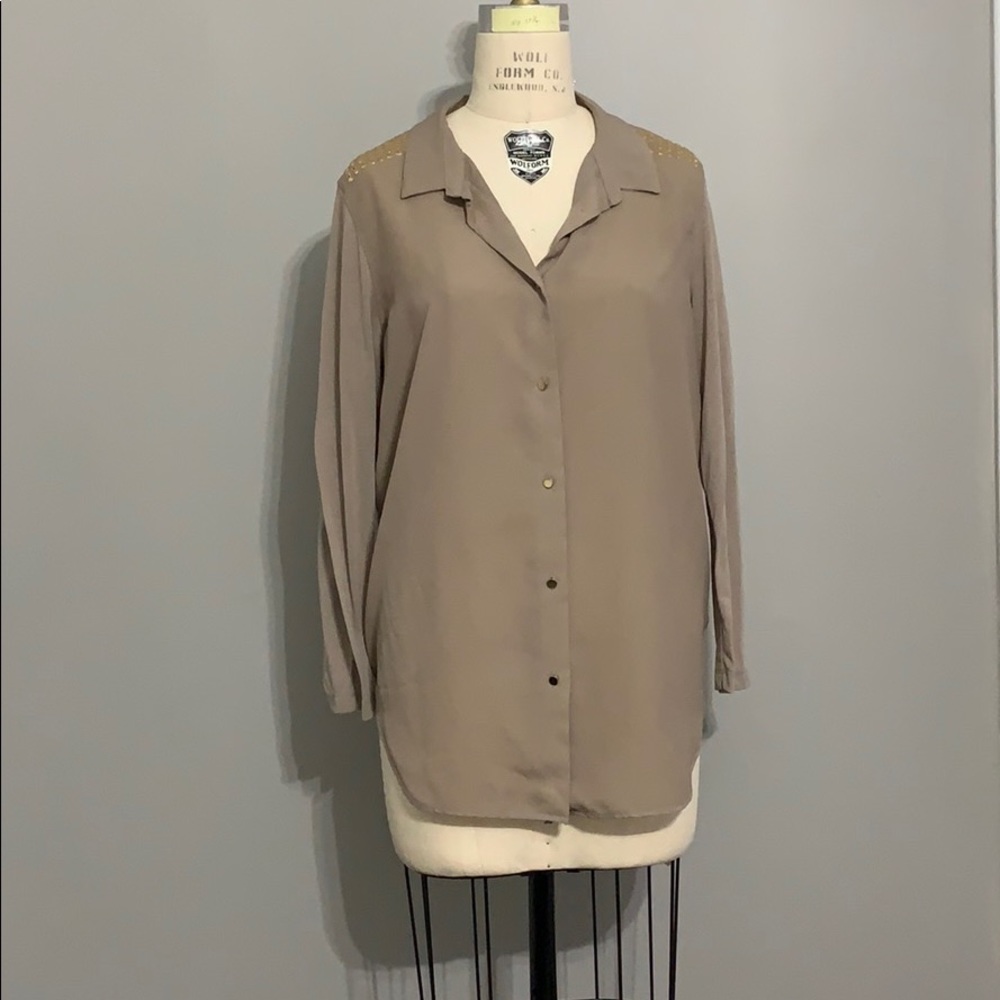 H&M tan blouse with gold shoulder accents M